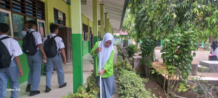 Budaya Bersih Jadi Kebiasaan, Siswa MAN 2 Bungo Rutin Bersihkan Kelas Sebelum Pembelajaran Budaya Bersih Jadi Kebiasaan, Siswa MAN 2 Bungo Rutin Bersihkan Kelas Sebelum Pembelajaran