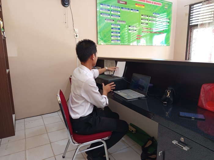 Melaksanakan rangkaian kegiatan aktualisasi Latsar, Guru TIK membuat sistem kedisiplinan secara terpusat