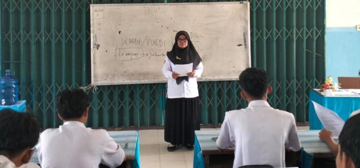 PEMBAHASAN SOAL TKA BAHASA INDONESIA BERSAMA IBU YULISMA, S.Pd BERJALAN LANCAR DAN INTERAKTIF