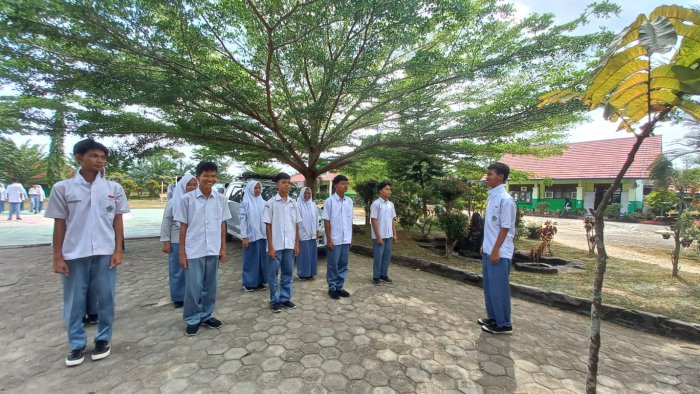 Wali Kelas XI A Turun Langsung! Pantau dan Dukung Siswa Saat Latihan LKBB Jelang Lomba Pensi Antar Kelas