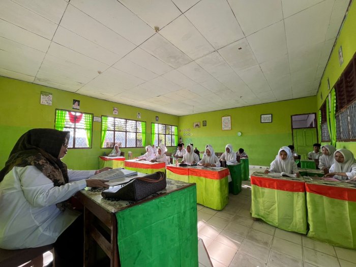Siswa MAN 2 Bungo Pelajari Syariat Islam Tentang Hudud dan Hikmahnya Bersama Ibu Hj. Nurhadisma, S.Ag