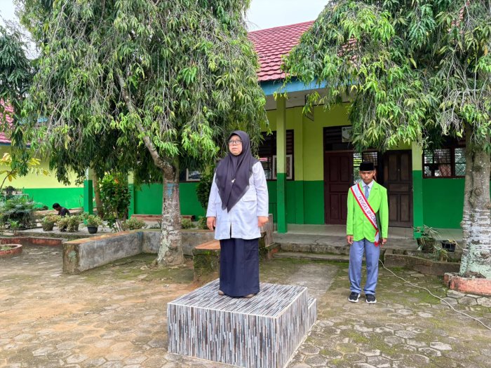 MAN 2 Bungo Gelar Upacara Pagi, Waka Kesiswaan Ajak Siswa Tingkatkan Disiplin dan Fokus Belajar