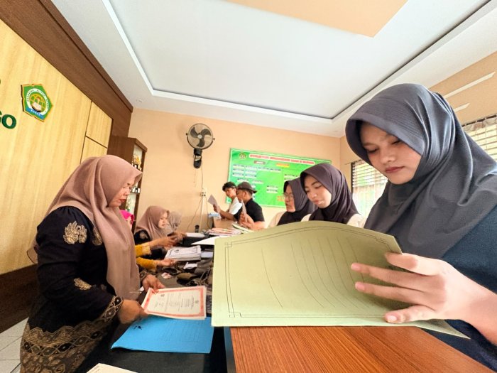 PTSP MAN 2 Bungo Berikan Pelayanan Prima kepada Alumni dalam Pengambilan Ijazah PTSP MAN 2 Bungo Berikan Pelayanan Prima kepada Alumni dalam Pengambilan Ijazah