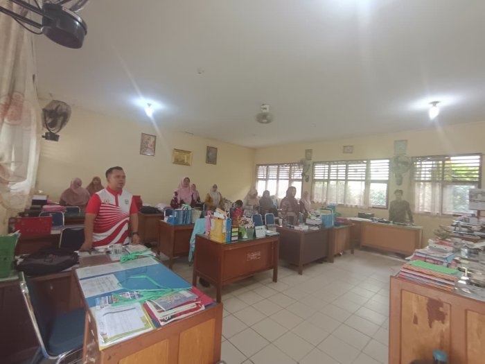 Menumbuhkan Jiwa Nasionalisme, Guru dan Tendik MAN 2 Bungo Khidmat Mengumandangkan Indonesia Raya