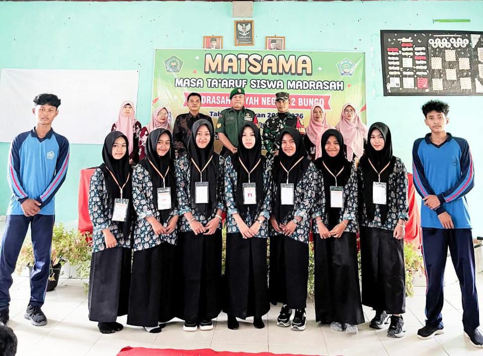 Cinta terhadap NKRI, anti kekerasan dan penyalah gunaan NAPZA Materi MATSAMA oleh Babinsa Koramil 416-06 Muara Bungo di MAN 2 Bungo