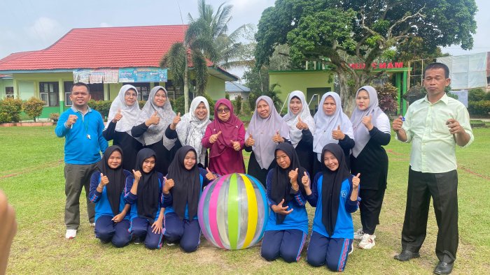 Siswa Kelas XI D Taklukkan Tim Guru, Raih Juara 1 Turnamen Voli MAN 2 Bungo Siswa Kelas XI D Taklukkan Tim Guru, Raih Juara 1 Turnamen Voli MAN 2 Bungo