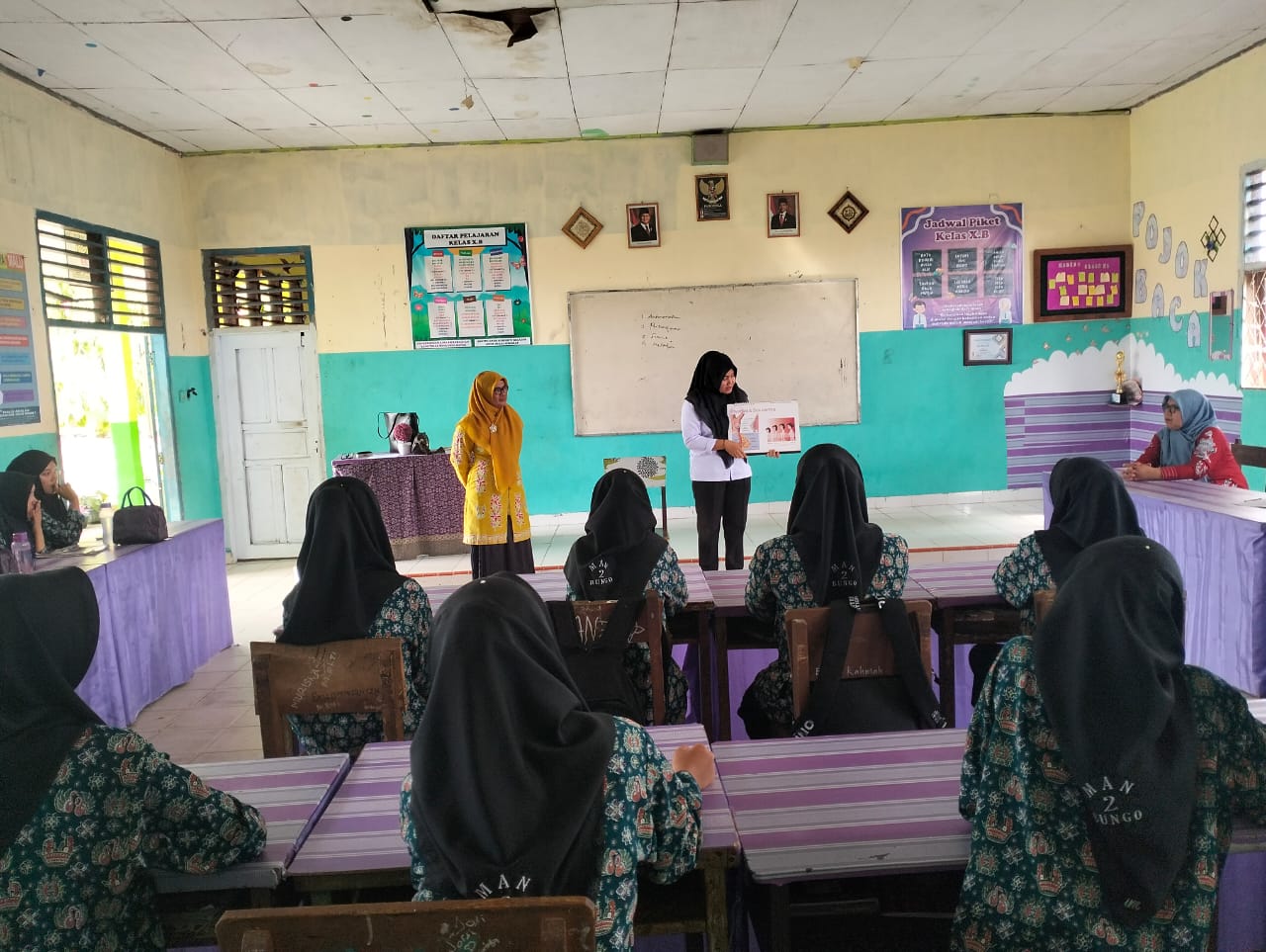 PENYULUHAN KESEHATAN REPRODUKSI DI MAN 2 BUNGO