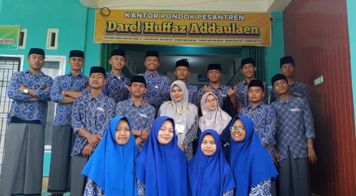 Guru BK MAN 2 Bungo Jadi Pengawas Tes Kemampuan Akademik di PPS Tahfizh Al-Quran Darel Huffaz Addaulen Hari Kedua