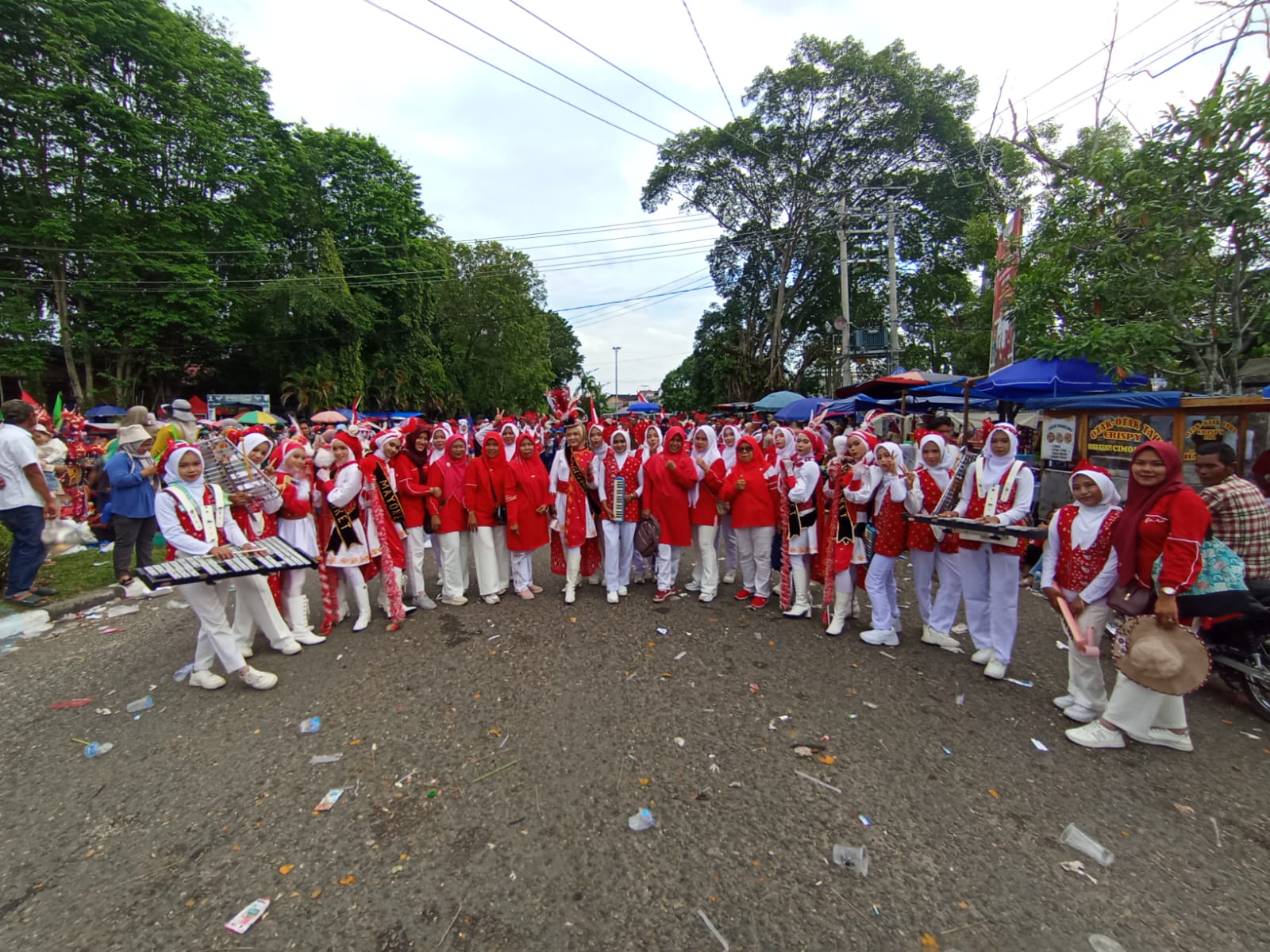 Drumband MAN 2 Bungo Tampil Memukau di Pawai Pembangunan HUT RI Kabupaten Bungo