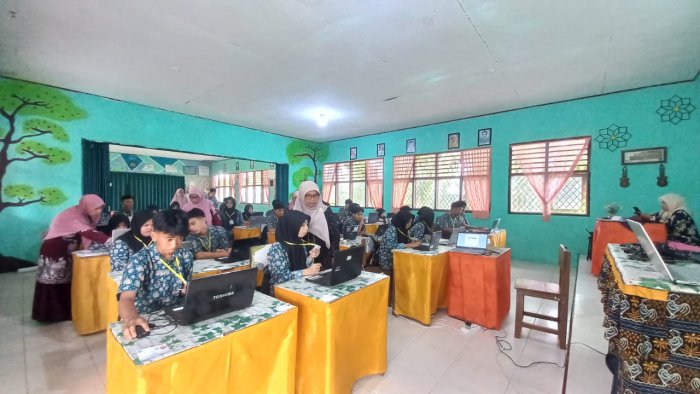 Kepala MAN 2 Bungo Tinjau Langsung Pelaksanaan Tes Kemampuan Akademik (TKA) 2025, Pastikan Berjalan Lancar dan Tertib