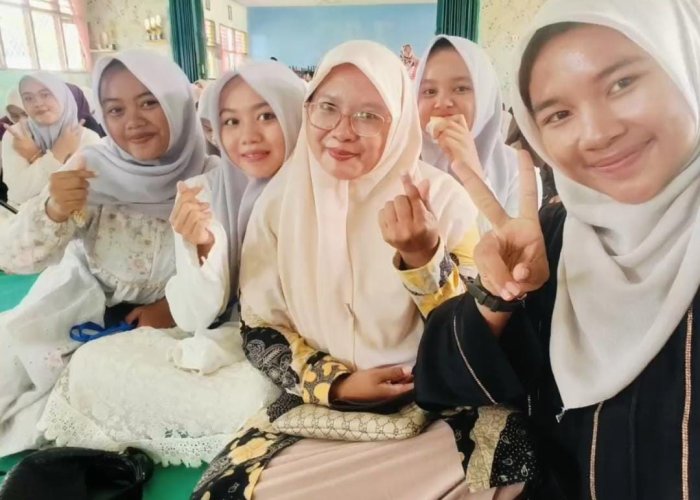 Antusias Siswa Kelas XI B Dalam Mengikuti Lomba Memperingati Maulid Nabi Muhammad SAW 1447 H