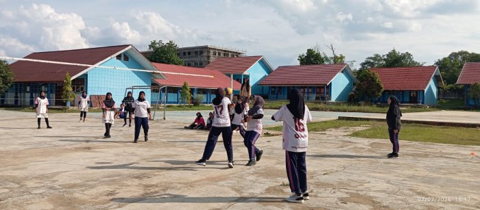 Siswa MAN 2 Bungo Tunjukkan Semangat di Sparing Voli Bersama SMK 6 Bungo