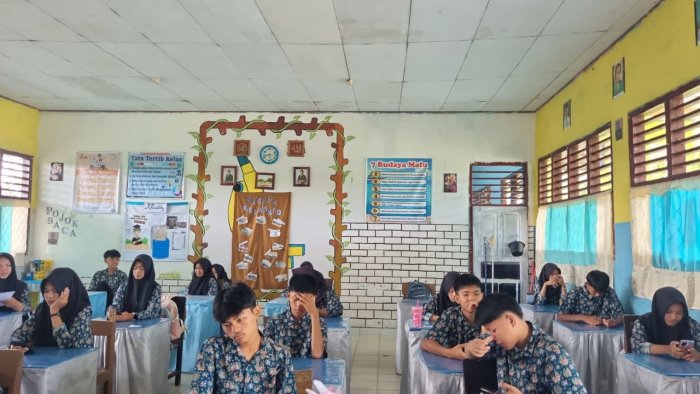 Pengawasan Ketat demi Kelancaran ASAS, Ibu Hj, Mukhlisa, S.Pd.I Tekankan Kejujuran Peserta Didik