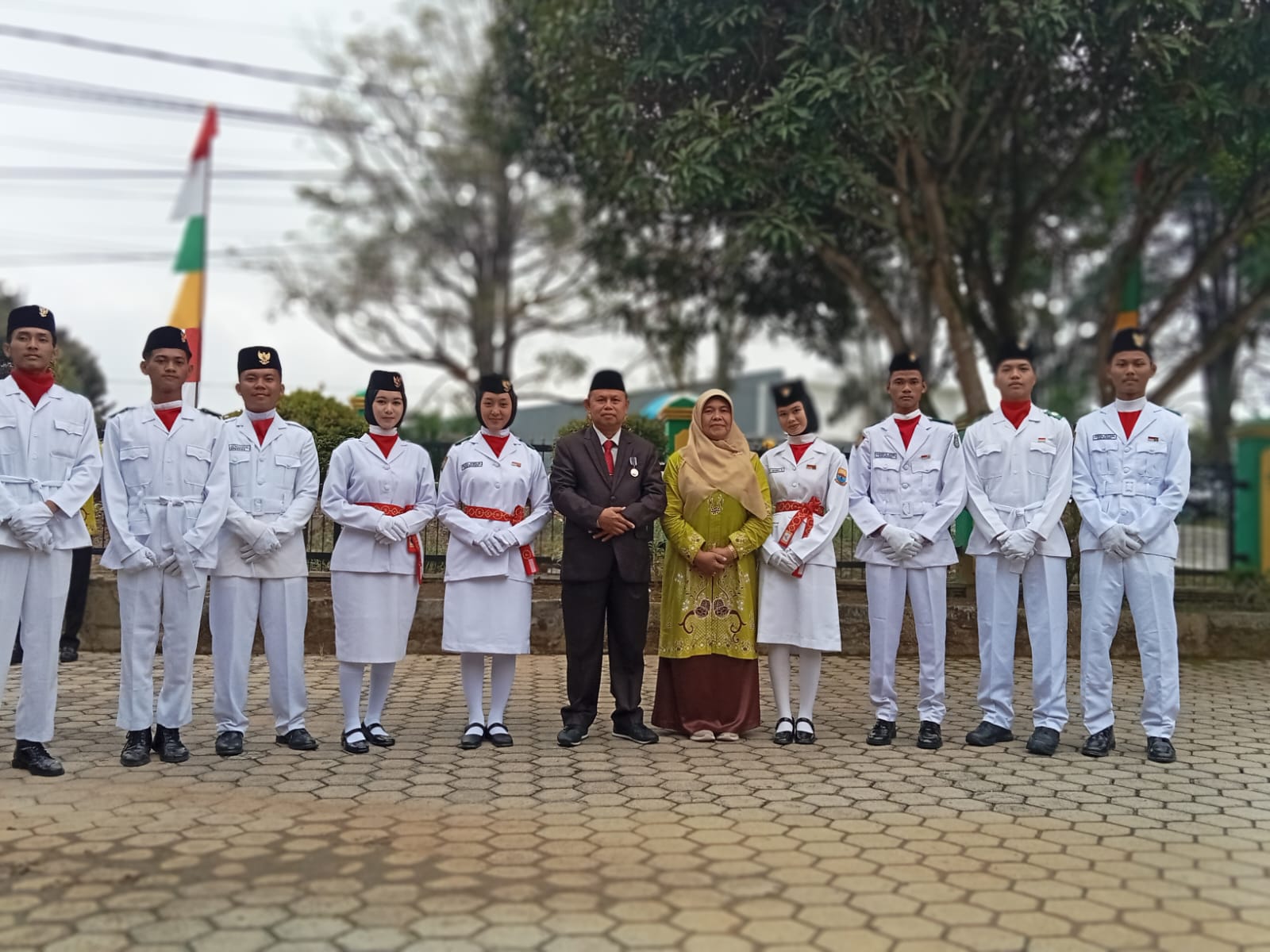 Sembilan siswa MAN 2 Bungo berhasil mengharumkan nama madrasah dengan menjadi bagian dari Pasukan Pengibar Bendera (Paskibra) pada upacara peringatan Hari Ulang Tahun ke-80 Kemerdekaan Republik Indonesia