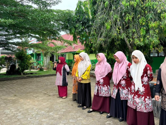Ketua Panitia PMBM MAN 2 Bungo Berikan Pengarahan Kepada Calon Peserta Didik Sebelum Pelaksanaan Tes Ketua Panitia PMBM MAN 2 Bungo Berikan Pengarahan Kepada Calon Peserta Didik Sebelum Pelaksanaan Tes