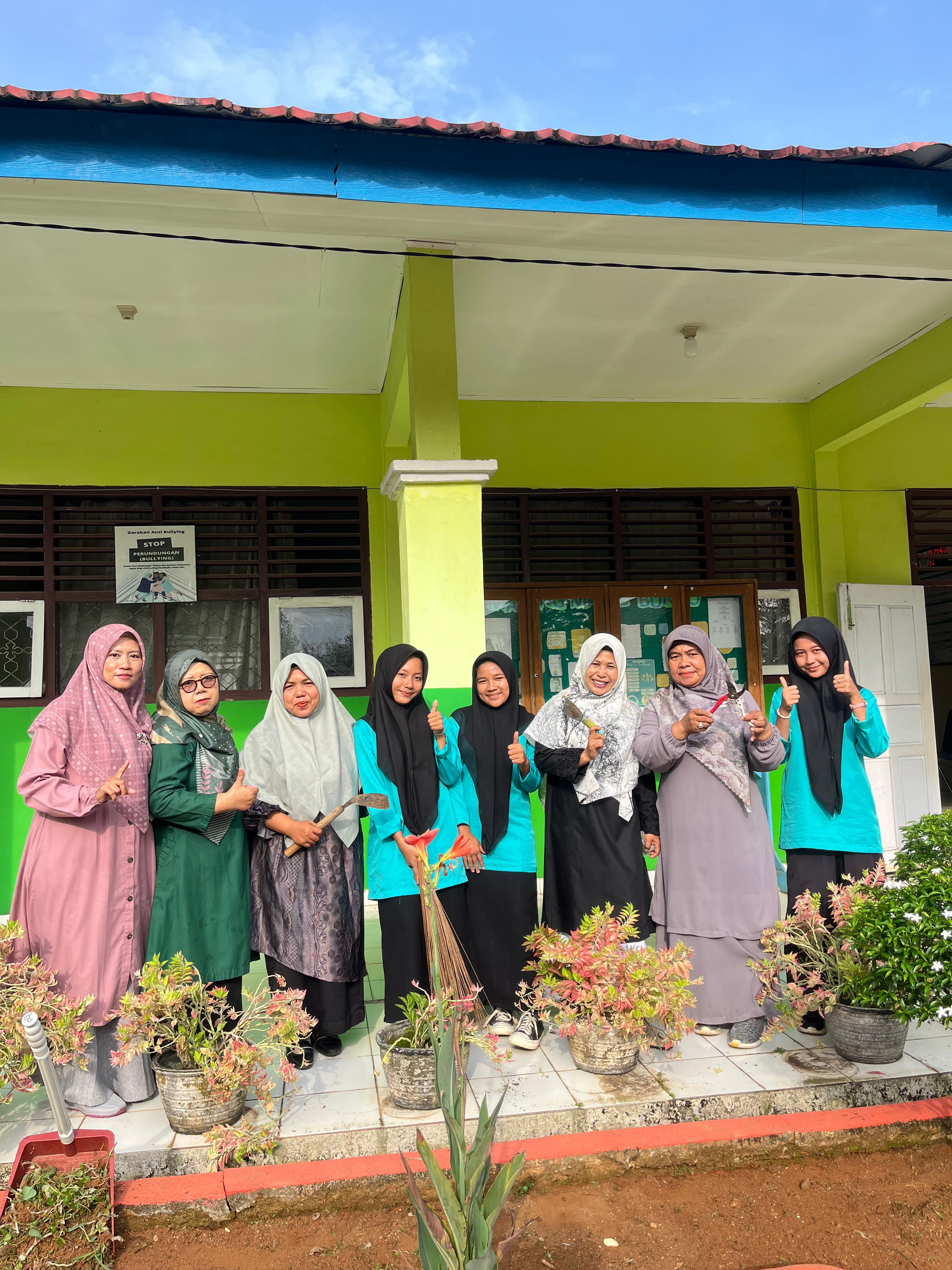 Jumâ€™at Bersih Ciptakan Kerja Sama di MAN 2 Bungo