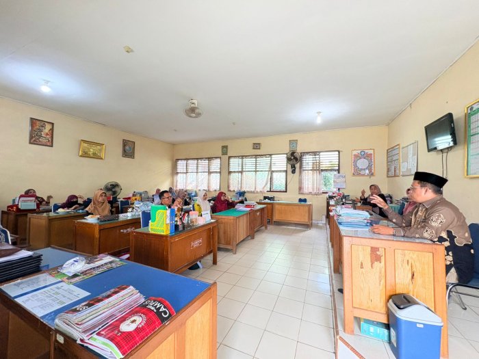 Kunjungan Kasi Pendidikan Madrasah Kemenag Bungo, MAN 2 Bungo Gelar Rapat Bersama untuk Penguatan Kinerja