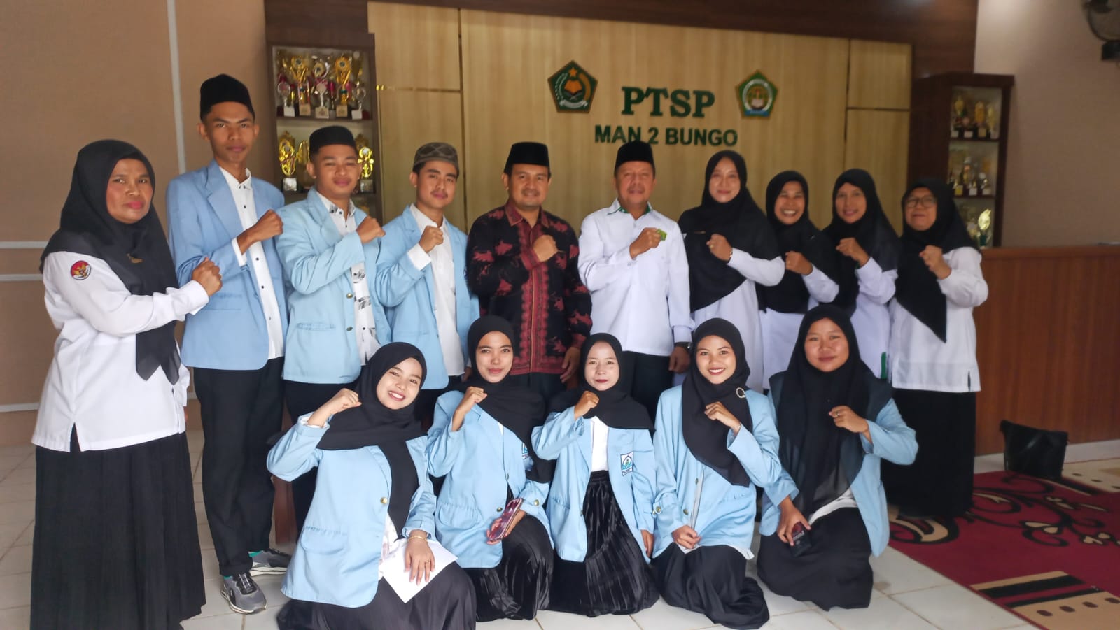 SERAH TERIMA MAHASISWA PPL IAI YASNI BUNGO UNTUK MELAKSANAKAN PRAKTIK MENGAJAR DI MAN 2 BUNGO