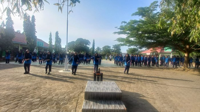 Semangat Sehat di Akhir Pekan, MAN 2 Bungo Gelar Senam Pagi Bersama