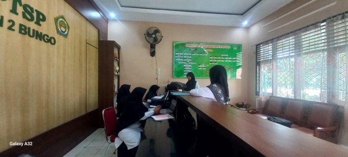Peran Aktif Operator Simpatika MAN 2 Bungo, Cetak S36a dan S36b untuk Guru Yang Baru Lulus PPG