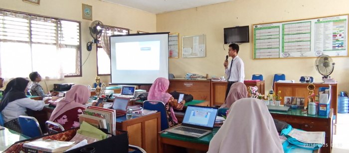 Sosialisasi Sistem Kedisiplinan Siswa Berbasis Digital oleh Guru TIK di MAN 2 Bungo