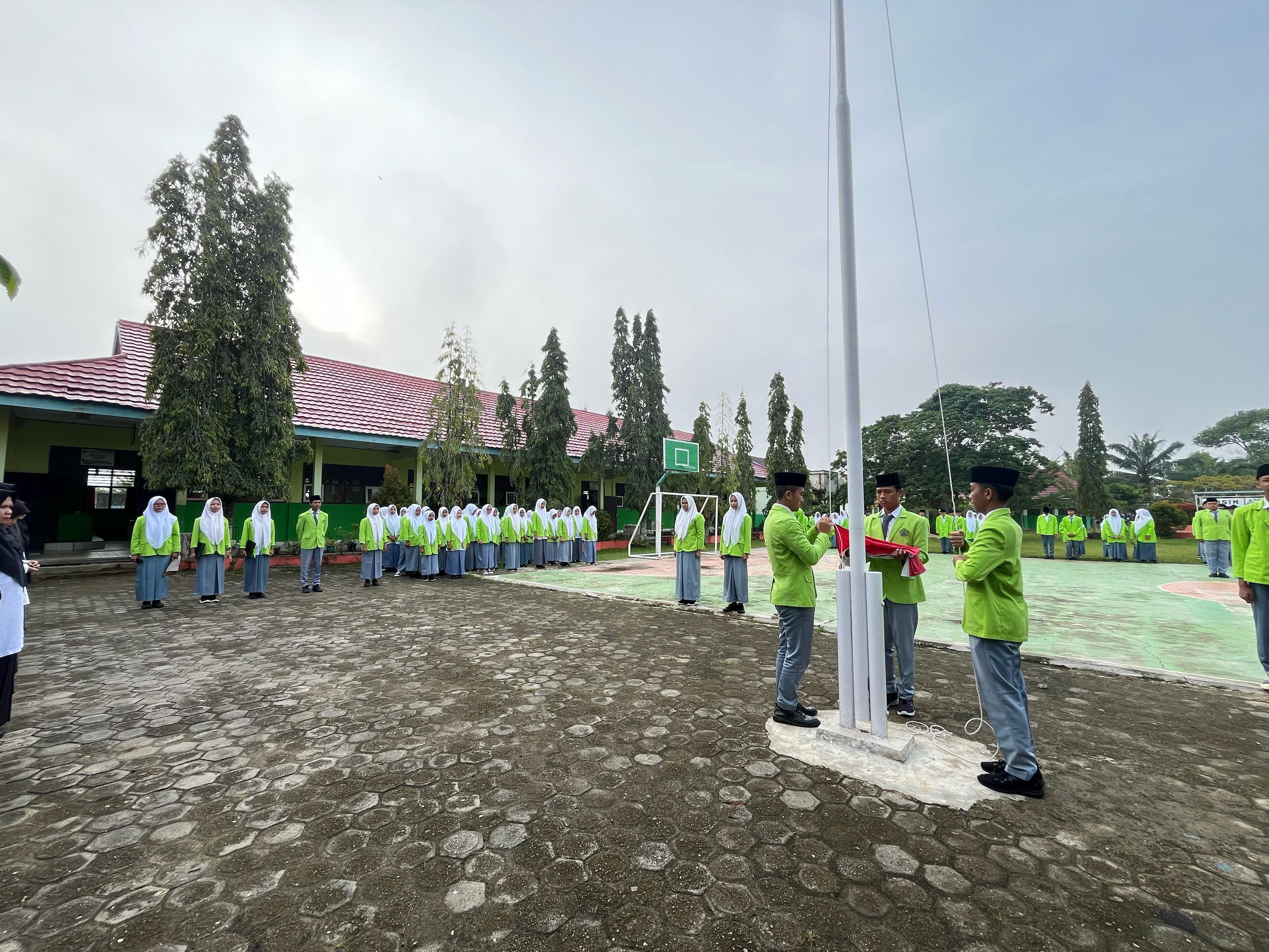 Upacara Bendera Terakhir sebelum memasuki  Bulan Suci Ramadhan Tahun 2025