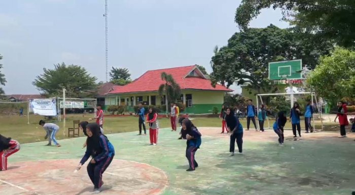 Serunya Lomba Estafet Air, Semarakkan Kegiatan di MAN 2 Bungo