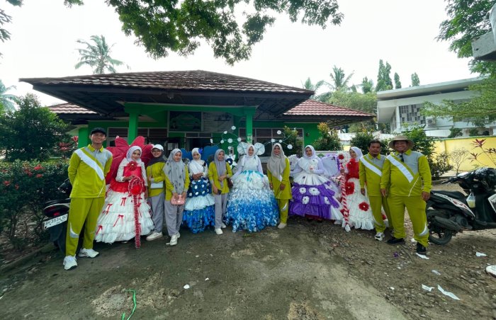 Semarak Pawai Pembangunan, Tim Kostum Karnaval MAN 2 Bungo Tampilkan Kreasi Memukau