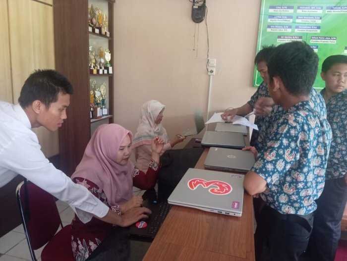 Proktor dan Teknisi Instal Aplikasi TKA, Siapkan Ujian Berbasis Digital!