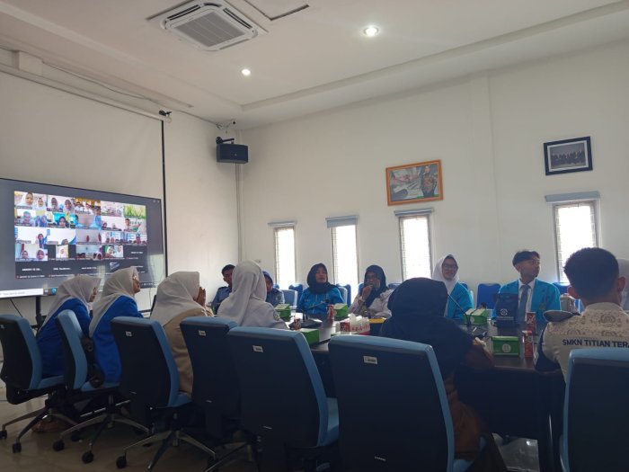 Nopita Trimadani dan Indri Sulvira Siswa MAN 2 Bungo ikut lomba duta BPJS Kesehatan