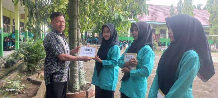 Puncak Class Meeting MAN 2 Bungo, Para Juara Antar Kelas Terima Penghargaan Puncak Class Meeting MAN 2 Bungo, Para Juara Antar Kelas Terima Penghargaan
