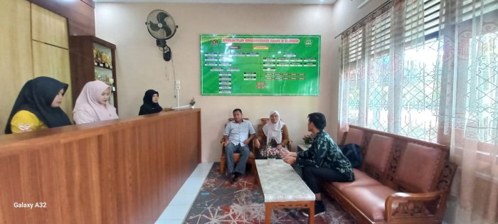 Waka Sarpras dan Operator MAN 2 Bungo Bahas RHK e-Kinerja untuk Optimalisasi Kinerja Madrasah
