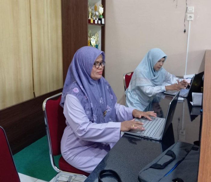 Guru MAN 2 Bungo Berpartisipasi dalam SULINGJAR untuk Evaluasi Lingkungan Belajar