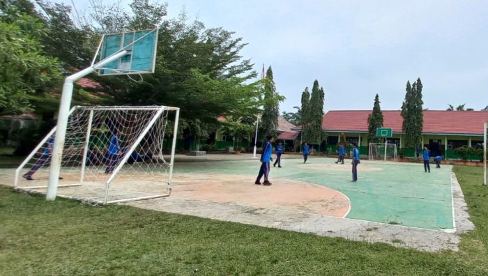 Serunya Lapangan Madrasah! Siswa MAN 2 Bungo Asah Kekompakan Lewat Futsal di Jam Penjas