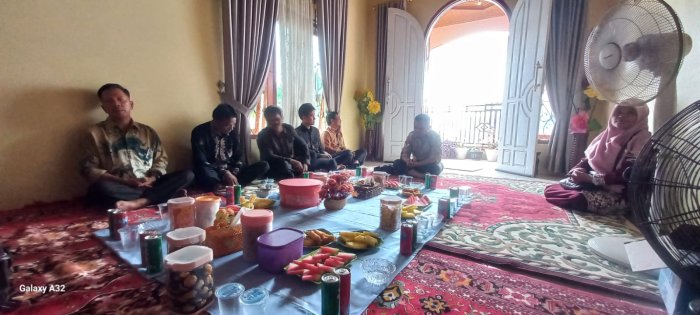 Hangat Penuh Kebersamaan, Guru MAN 2 Bungo Gelar Halal Bihalal di Kediaman Ibu Yulisma, S.Pd