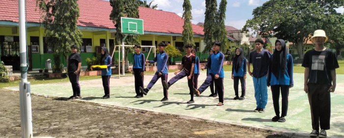 Petugas Upacara MAN 2 Bungo Matangkan Persiapan Jelang Upacara Bendera Hari Senin