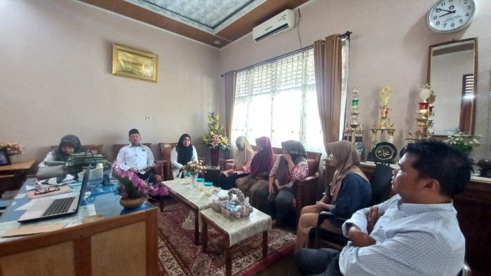 Kepala MAN 2 Bungo Gelar Rapat Bersama Kaur TU dan Wakil Kepala Madrasah untuk Evaluasi dan Penguatan Layanan Kantin