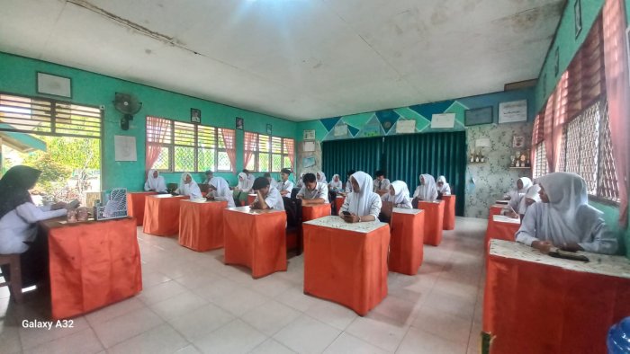 Hari Kedua ASAS Ganjil MAN 2 Bungo Berjalan Lancar, Siswa Tetap Semangat Hadapi Ujian
