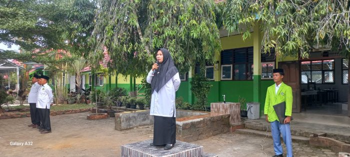 Upacara Senin di MAN 2 Bungo : Ibu Binti Mastianah, S.Ag Tekankan Pentingnya Disiplin dan Meneladani Sejarah Nabi Muhammad SAW Upacara Senin di MAN 2 Bungo : Ibu Binti Mastianah, S.Ag Tekankan Pentingnya Disiplin dan Meneladani Sejarah Nabi Muhammad SAW