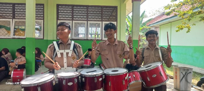 Penuh Semangat, Siswa MAN 2 Bungo Matangkan Latihan Drumband untuk Semarak HUT Ke-81 RI