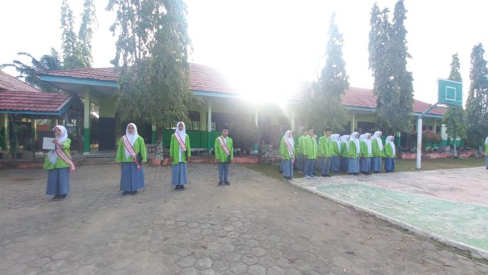 Della Juniza, Siswa MAN 2 Bungo yang Selalu Tampil Memukau Sebagai Pembawa Acara Upacara Bendera