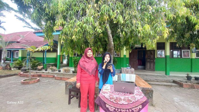 Dela Juniza Jadi Pembawa Acara Lomba Senam Pensi Hari Ini