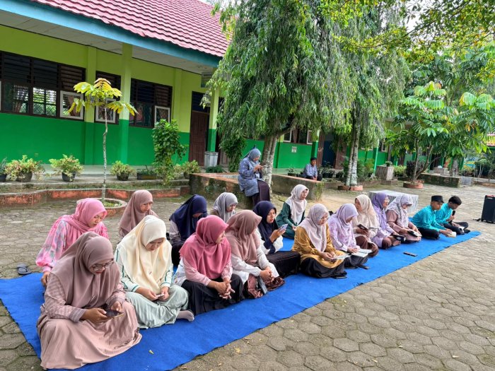 Penuh Percaya Diri, Firman Herry Yanto Pimpin Yasinan Rutin Jumat di MAN 2 Bungo