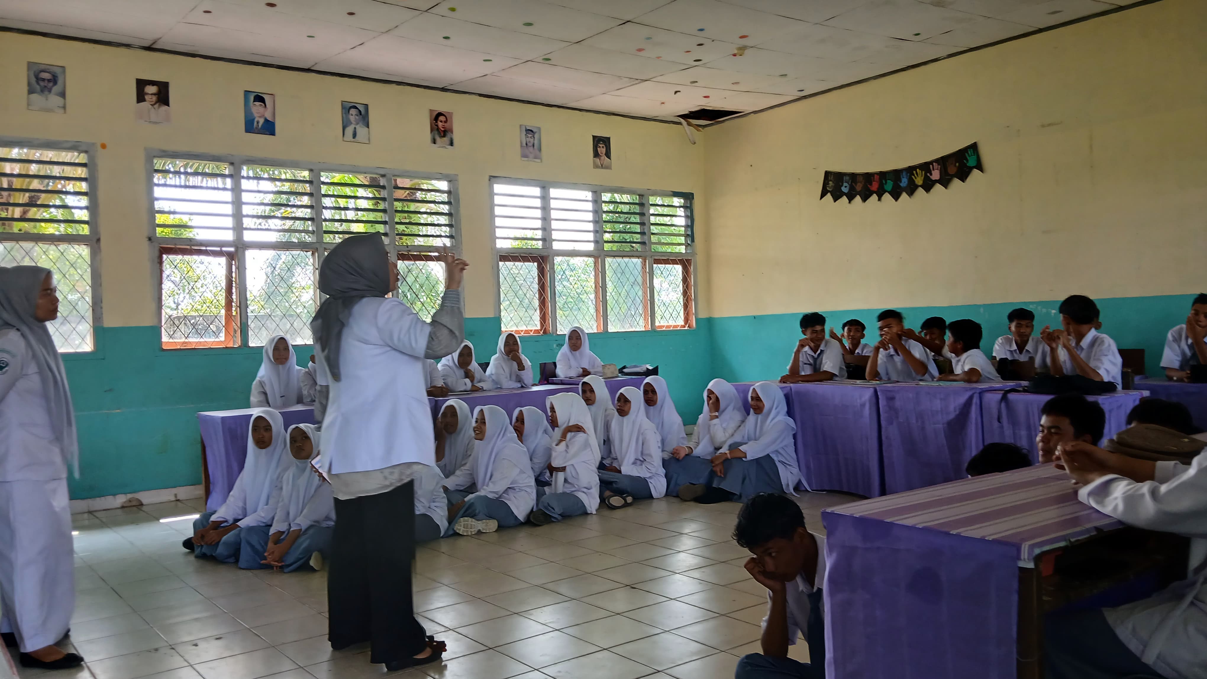 Penyuluhan HIV/AIDS, TBC Dan Paru Siswa MAN 2 Bungo Dari Puskesmas Muara Bungo II