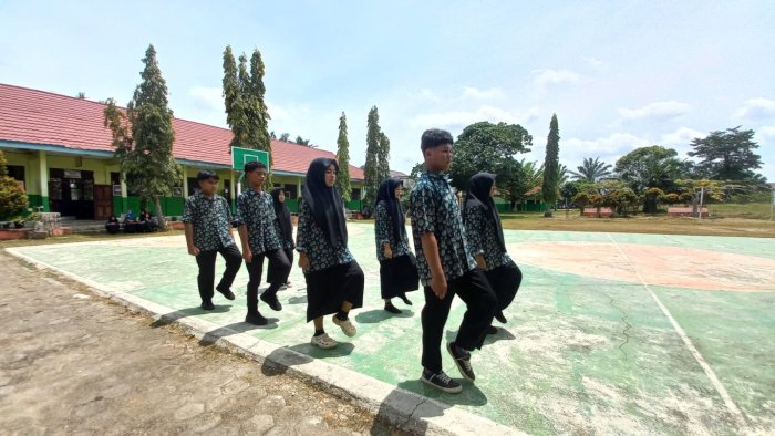 Siang Ini, Kelas X C Semangat Latihan LKBB Lagi!