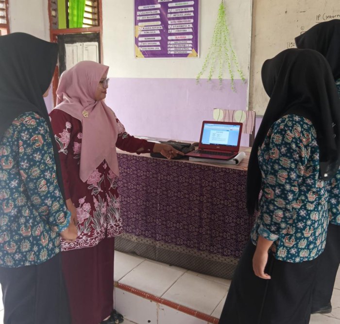 Inovatif dan Inspiratif, Ibu Deni Trizawati, S.Pd.I Terapkan Pembelajaran Asmaul Husnah Berbasis Laptop dan HP