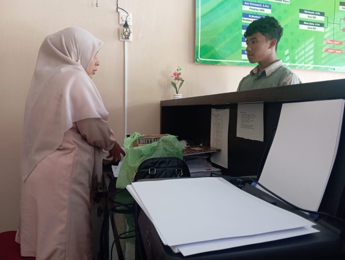 Pelayanan Prima Operator EMIS MAN 2 Bungo Bantu Siswa Pindahan Meski Berkas Belum Lengkap