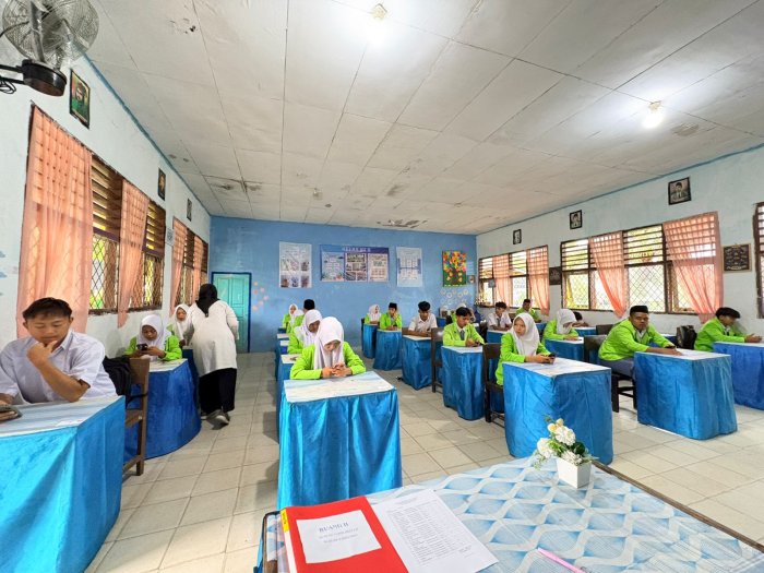 Fokus dan Khidmat, Siswa Kelas XII MAN 2 Bungo Taklukkan Hari Pertama Ujian Akhir