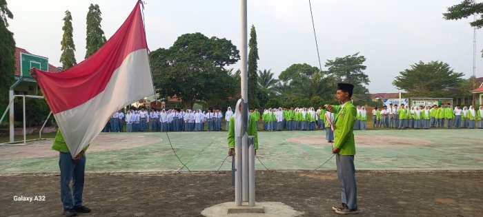 Upacara Bendera Hari Senin Berlangsung Khidmat, Waka Sarpras Sampaikan Empat Pesan Penting