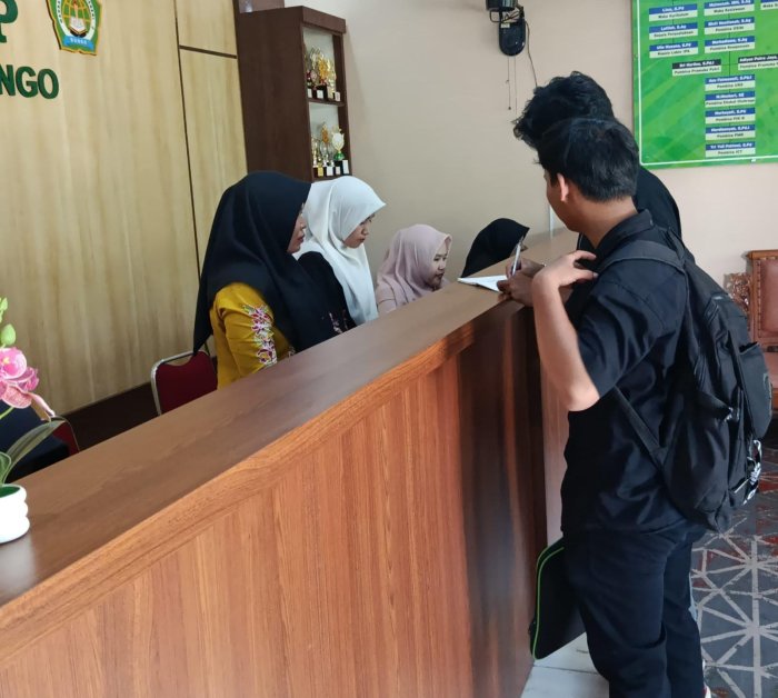 Utusan Yayasan Nurul Islam IAI Yasni Muara Bungo Serahkan Undangan Lomba ke PTSP MAN 2 Bungo